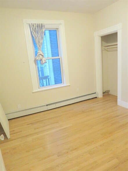 Building Photo - 72 Norfolk St