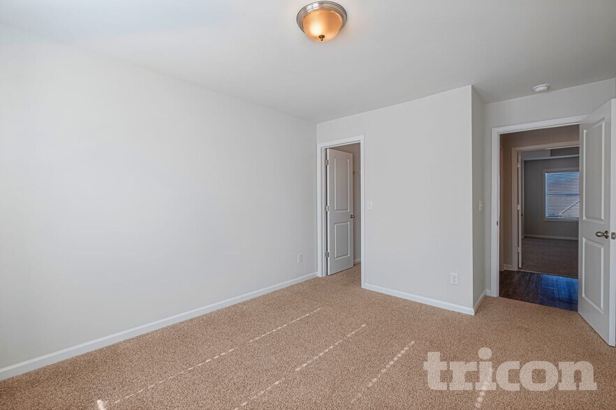 Building Photo - 3980 Bella View Ln