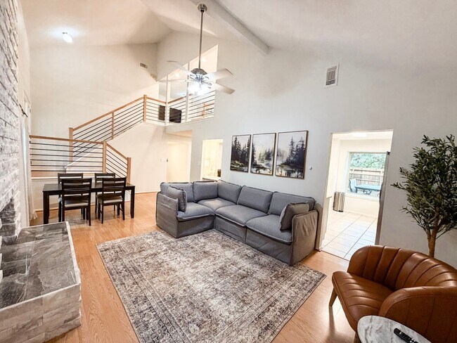 Building Photo - 29 Pinewood Forest Ct