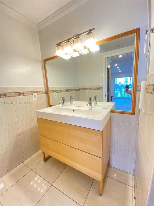 Building Photo - 17051 NE 35th Ave