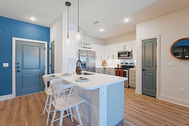 Building Photo - Stylish 2 Bed with Top Amenities!