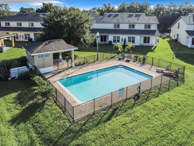 Building Photo - Townhouse For Lease in Saint Cloud