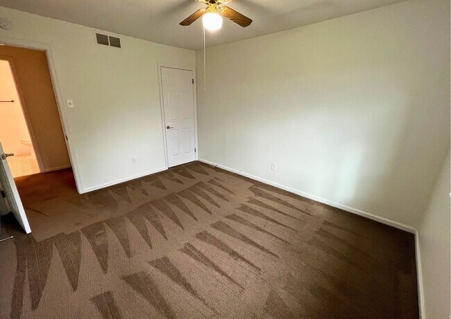 Building Photo - 102 Caernarvon Ct