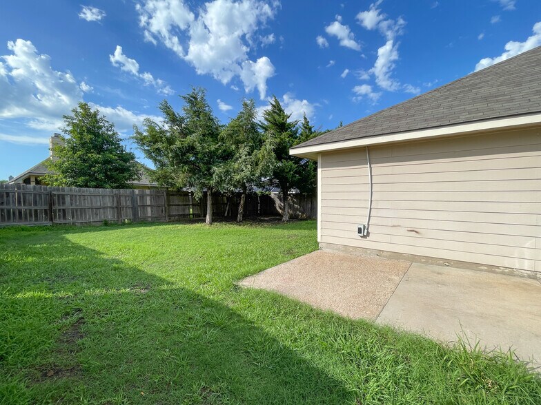 Building Photo - 10304 Walley Way