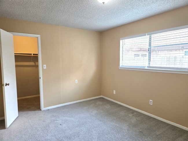 Building Photo - 13427 Juniper Point Dr