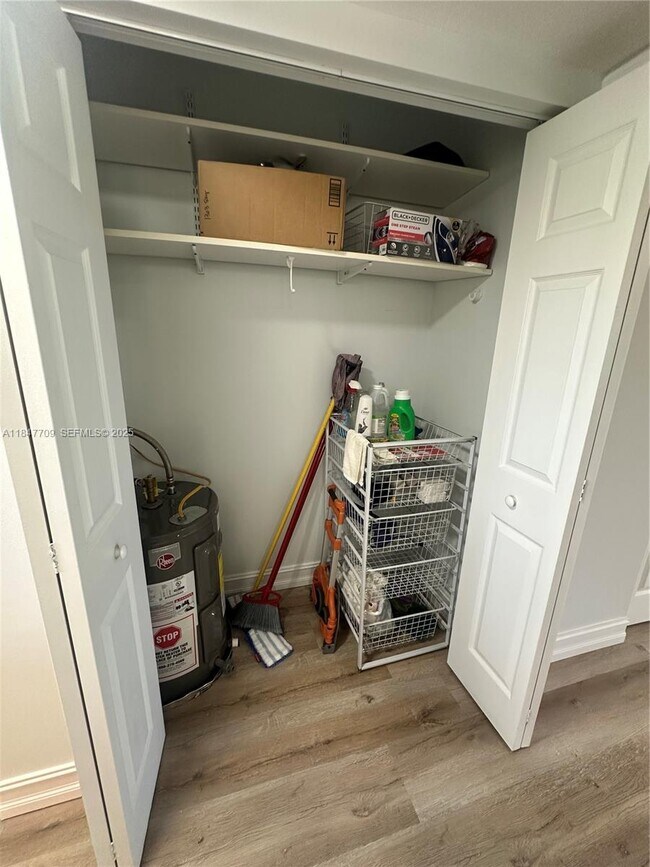 Building Photo - 4027 Swansea Crescent