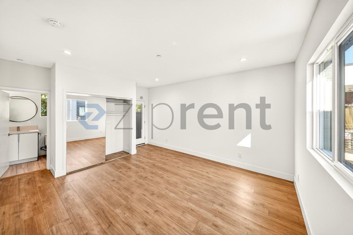 Building Photo - 5641 Riverton Ave