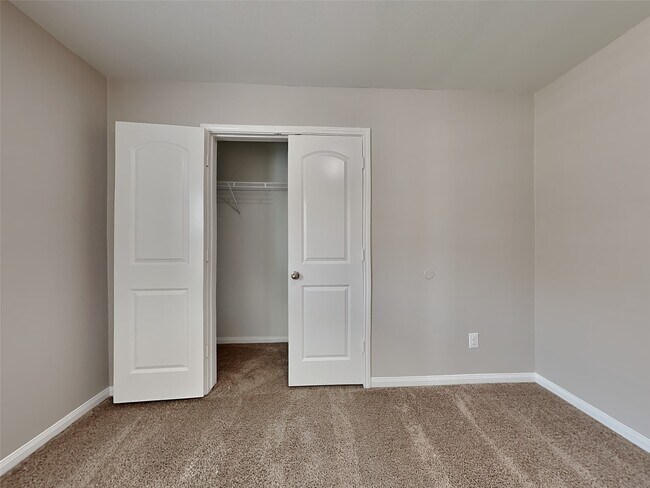 Building Photo - 2402 Regatta Ln