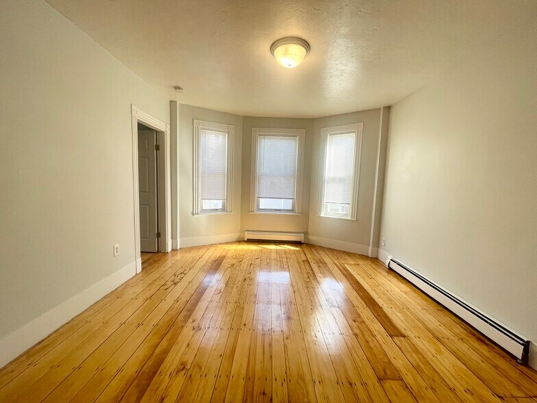 Building Photo - 22 Howell St