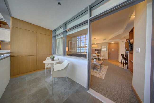 Building Photo - 1395 Brickell Ave