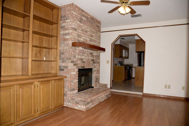 Building Photo - 3 Bedroom in Bluewater Bay!