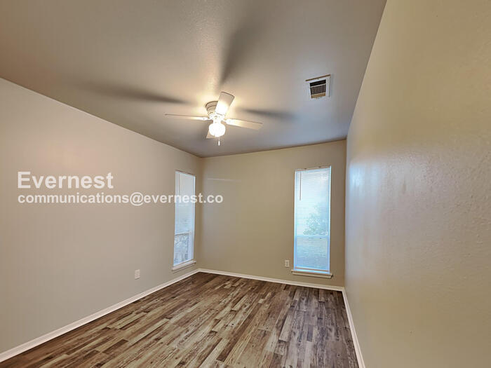 Building Photo - 5242 Grace Point Ln