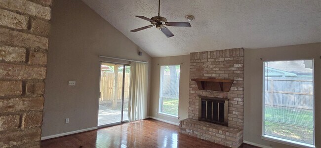 Building Photo - 1910 Quail Valley E Dr