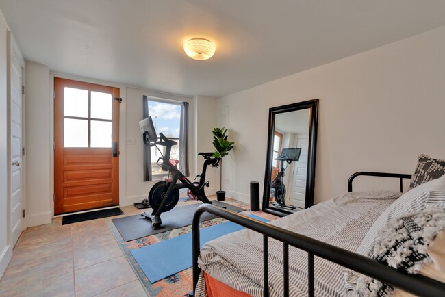 Building Photo - Stunning 4 Bed 2.5 Bath Steps from Willards Beach UNFURNISHED