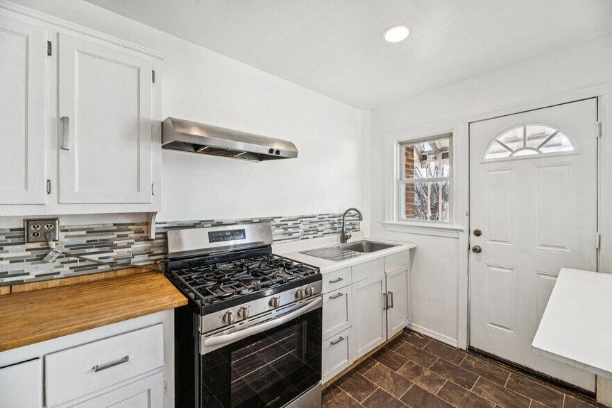 Building Photo - 2521 Benning Rd NE