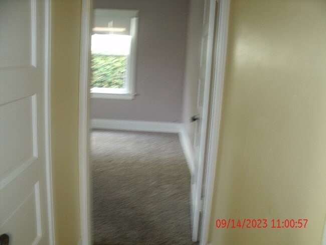 Building Photo - 1056 E 1st St