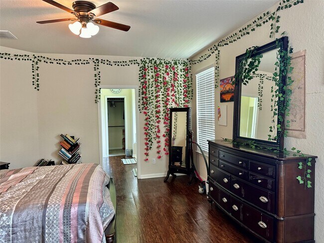 Building Photo - 18622 Each Elm Way