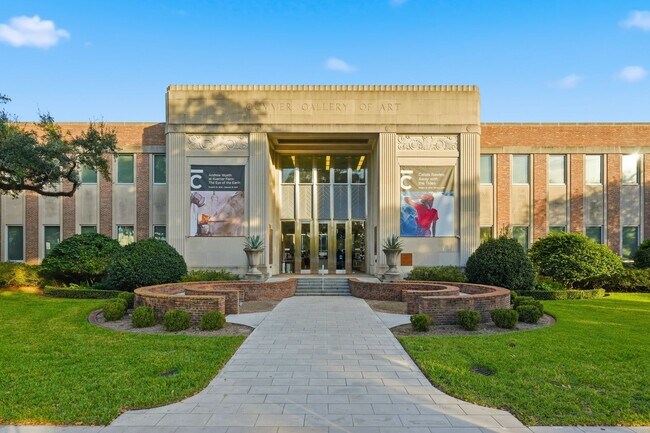 Building Photo - 3319 Pine St