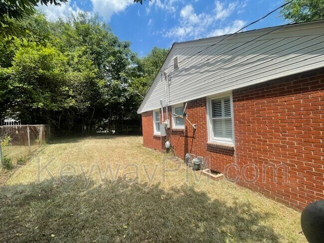 Building Photo - 119 Westdale Avenue