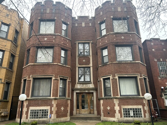 Building Photo - 8014 S Vernon Ave