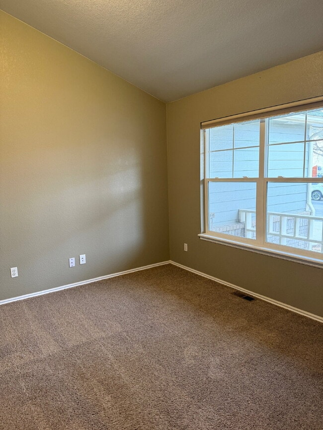 Building Photo - "Charming Thornton Retreat: Spacious 3-Bed, 3-Bath Home with 1,859 Sq Ft of Comfort!"