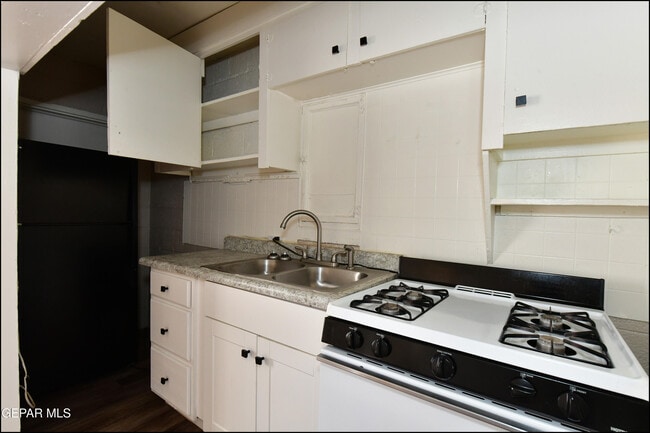 Building Photo - 3519 Douglas Ave