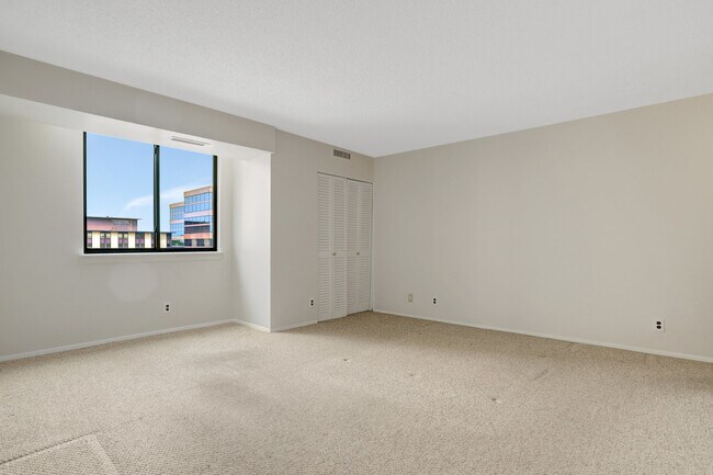 Building Photo - 3800 Fairfax Dr