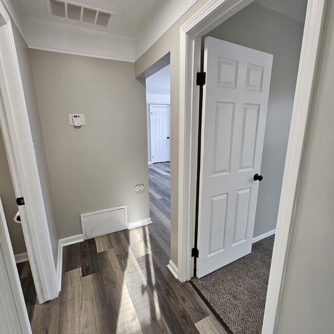 Building Photo - 3 Bedroom Ranch Completely Renovated - New Flooring, Doors and Fixtures, New Bathroom, New Kitche...