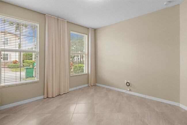 Building Photo - 5224 SW 77th Way