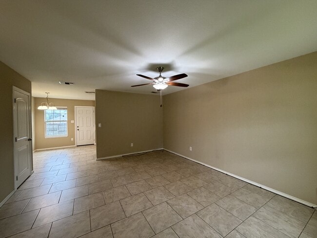 Building Photo - 1221 Kirby St