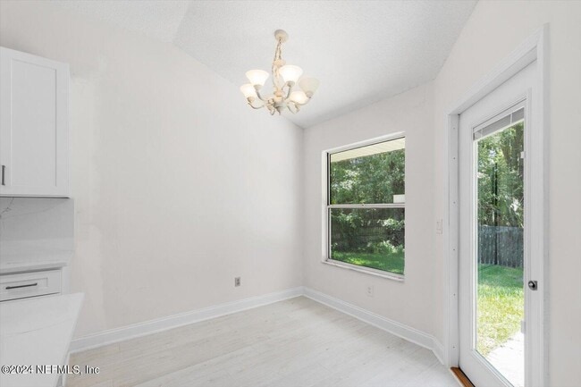 Building Photo - 1722 Branch Vine Dr W