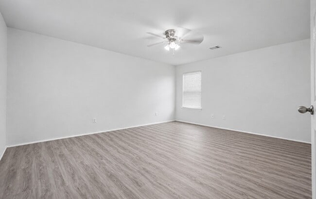 Building Photo - 166 Meadow Grove Dr