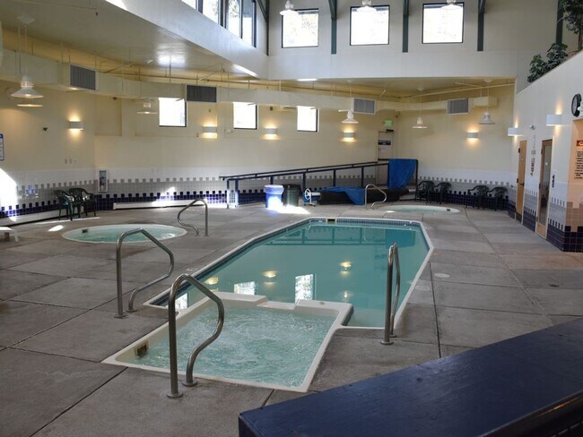 Building Photo - Long Term Rental- Treehouse Condos 302C