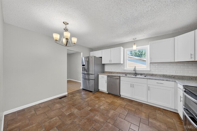 Building Photo - 3909 Golden Hills Dr