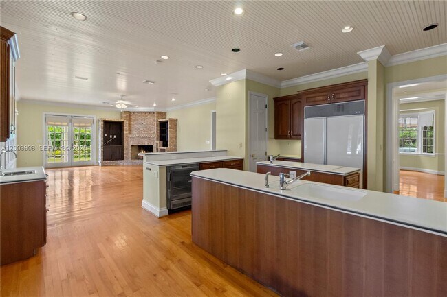 Building Photo - 700 Coral Way