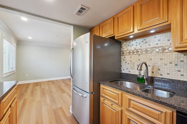 Building Photo - 104 Rondak Cir