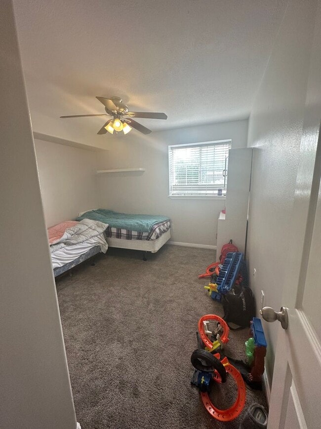 Building Photo - 2 Bed 2 bath bottom unit condo in Orem