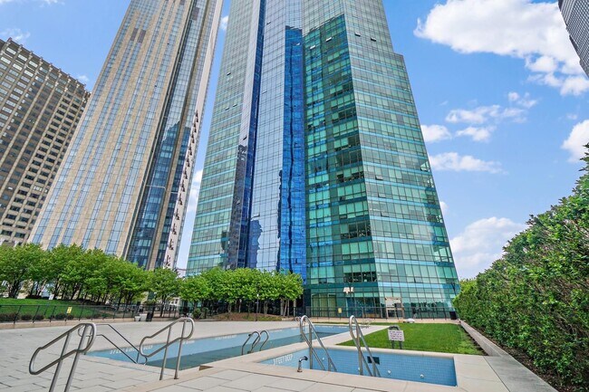 Building Photo - 77 Hudson St