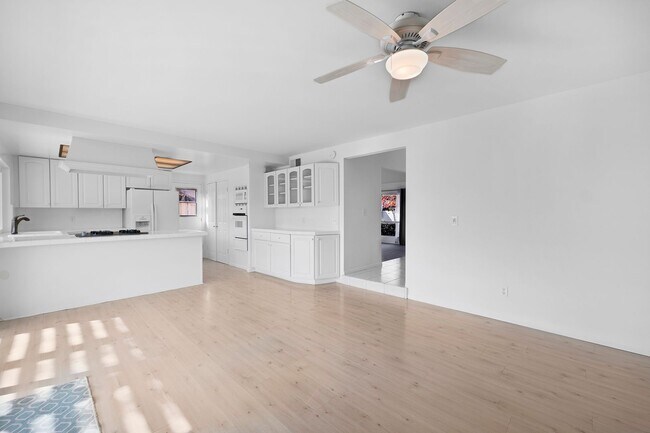 Building Photo - Beautiful Westlake First Neighborhood Family Home w/ Large Backyard with Panoramic Mtn Views