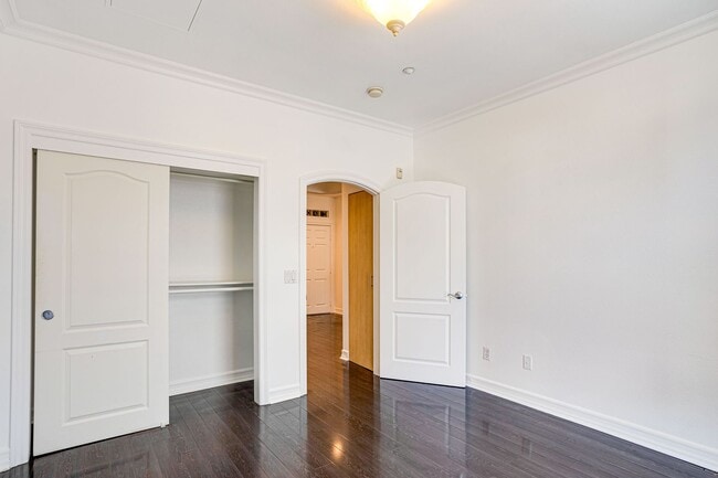 Building Photo - Spacious 2-Bedroom Condo in the Heart of East Village!