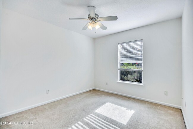 Building Photo - 657 MacKenzie Cir