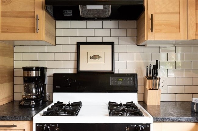 Building Photo - 106 Ardmore Pl NW