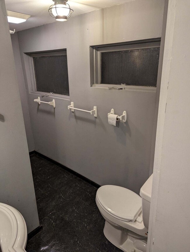 Building Photo - 102 Garfield St