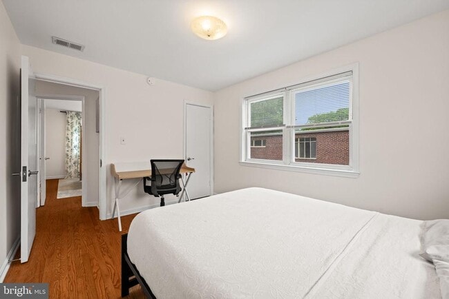 Building Photo - 139 Hawaii Ave NE