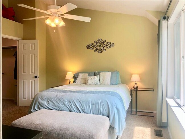 Building Photo - 2 Bed/2.5 Bath townhome - great Doraville ...