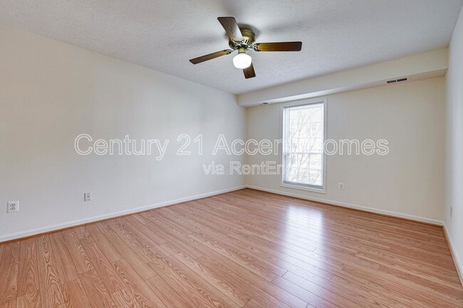 Building Photo - 9941 Oakton Terrace Rd