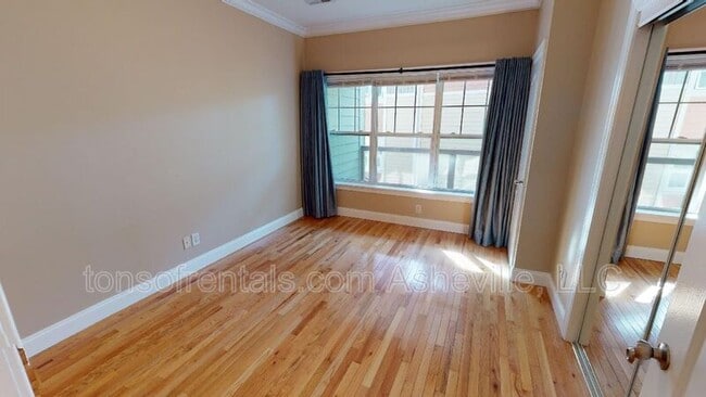 Building Photo - 125 S Lexington Ave