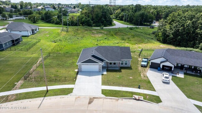 Building Photo - 726 Vine Dr