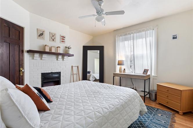 middle bedroom - 5939 Alder St