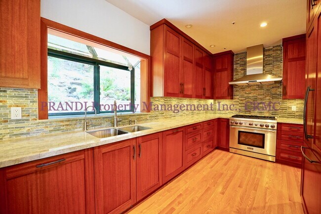 Building Photo - Modern Craftsman Home In Private and Seren...